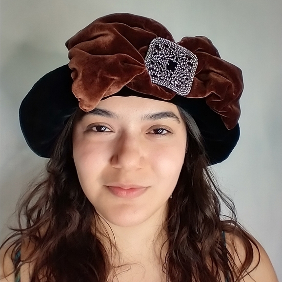 Vintage Accessories - VINTAGE VELVET HAT